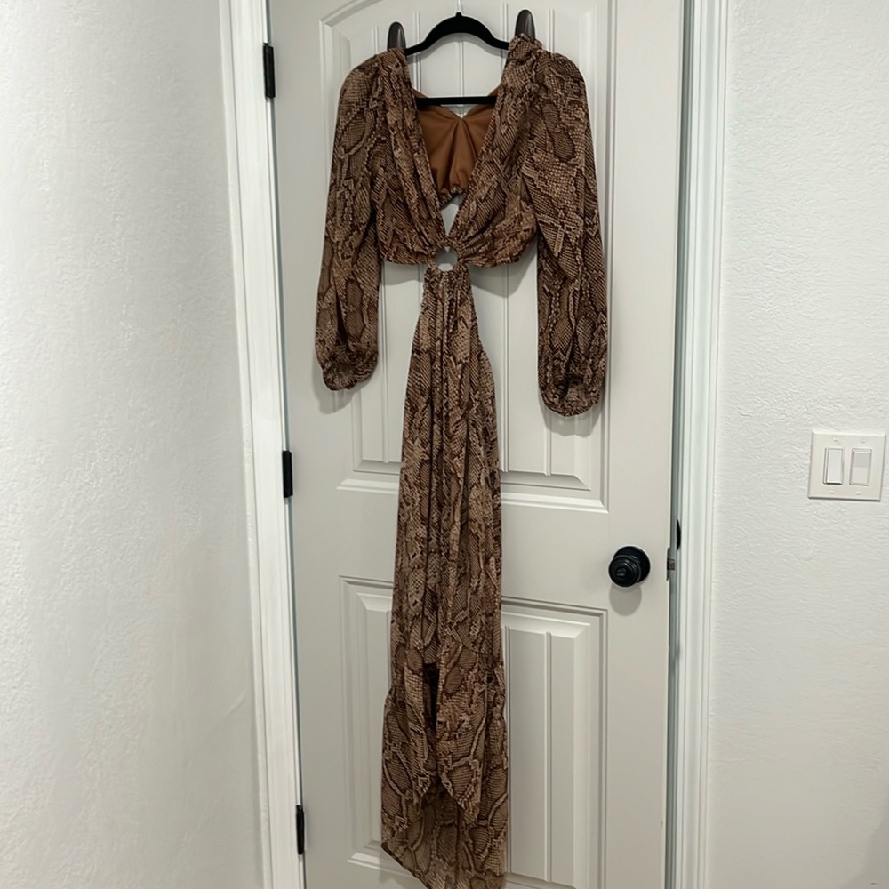 Hint of blush size M- sexy snake skin print dress